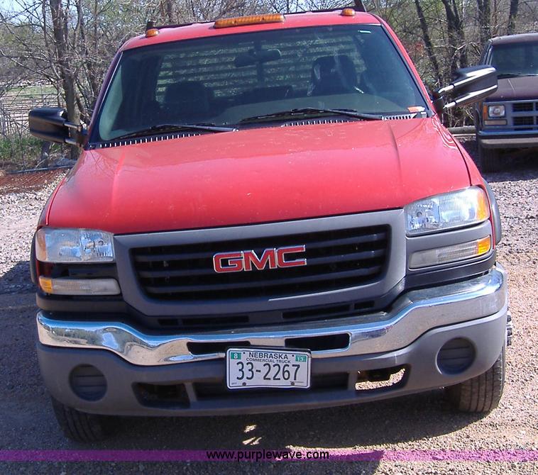 image for item B1097 2004 GMC Sierra C3500 crew cab pickup truck