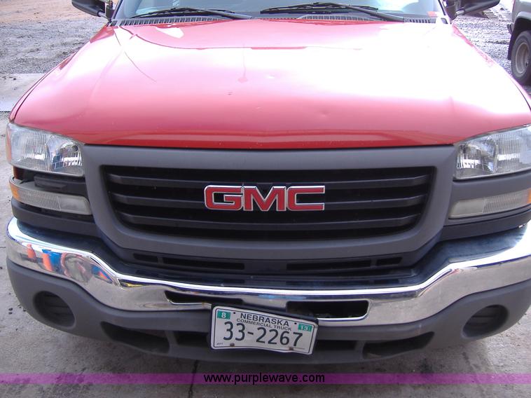 image for item B1097 2004 GMC Sierra C3500 crew cab pickup truck