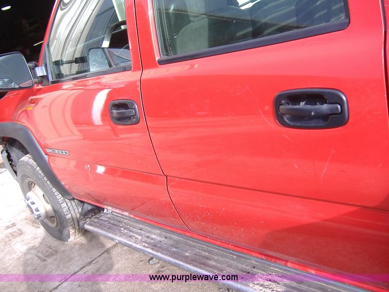 image for item B1097 2004 GMC Sierra C3500 crew cab pickup truck