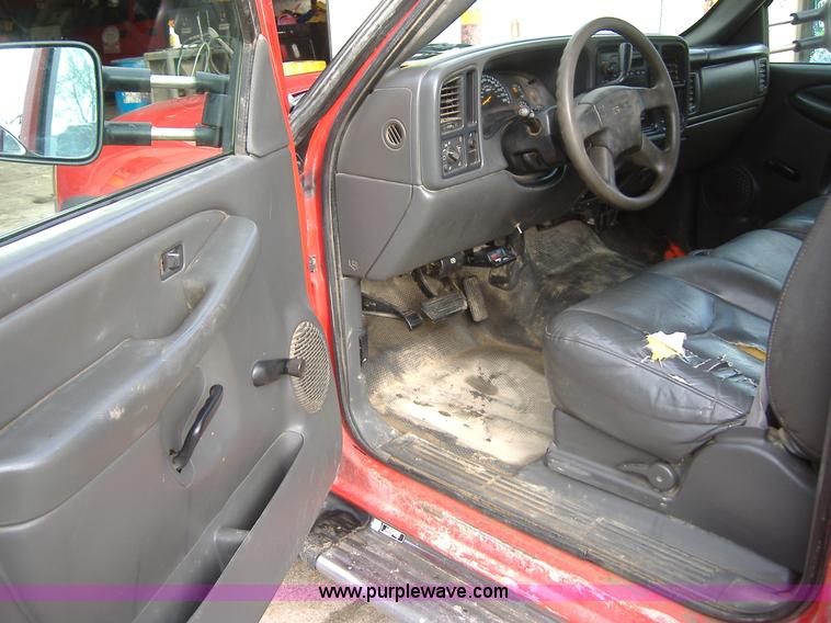 image for item B1097 2004 GMC Sierra C3500 crew cab pickup truck