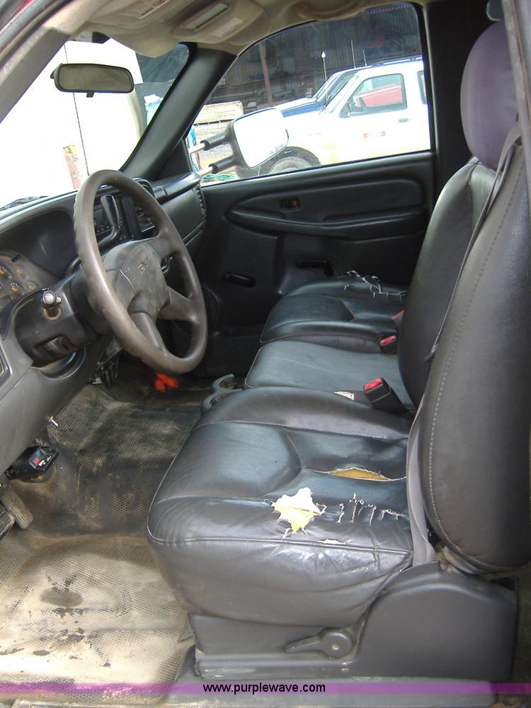 image for item B1097 2004 GMC Sierra C3500 crew cab pickup truck