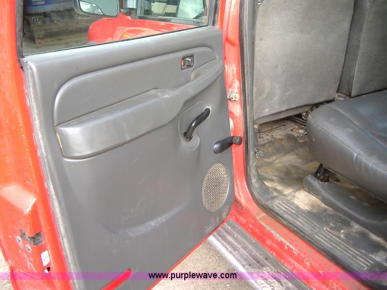 image for item B1097 2004 GMC Sierra C3500 crew cab pickup truck