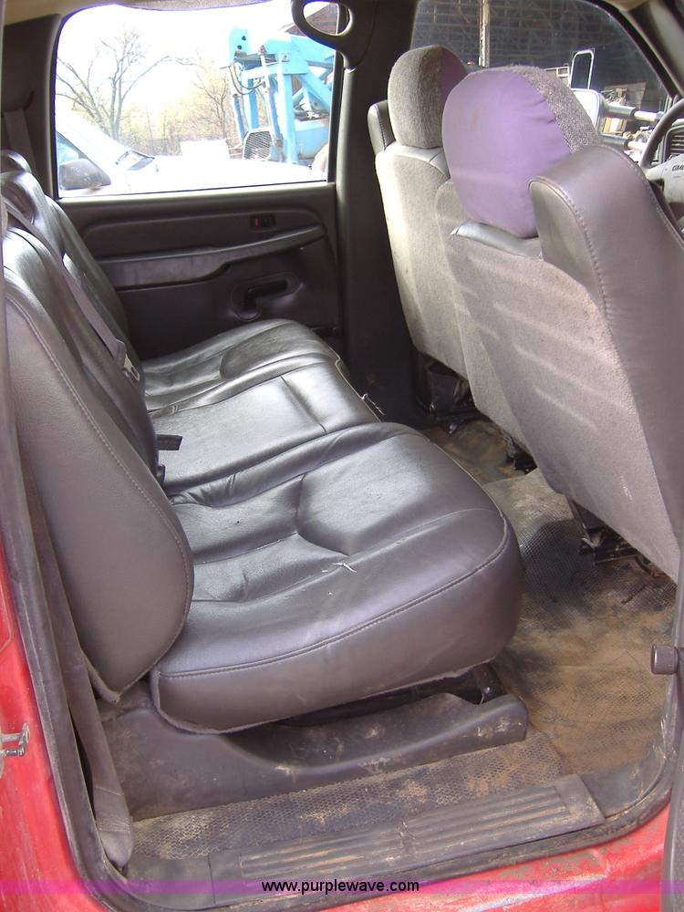 image for item B1097 2004 GMC Sierra C3500 crew cab pickup truck