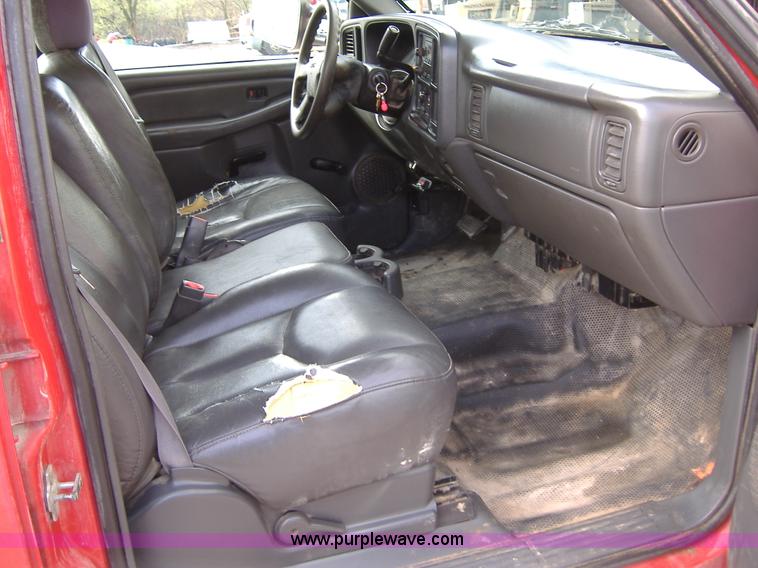 image for item B1097 2004 GMC Sierra C3500 crew cab pickup truck