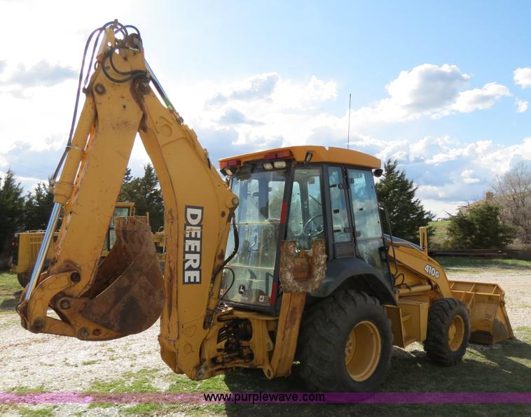 image for item B2270 2003 John Deere 410G backhoe