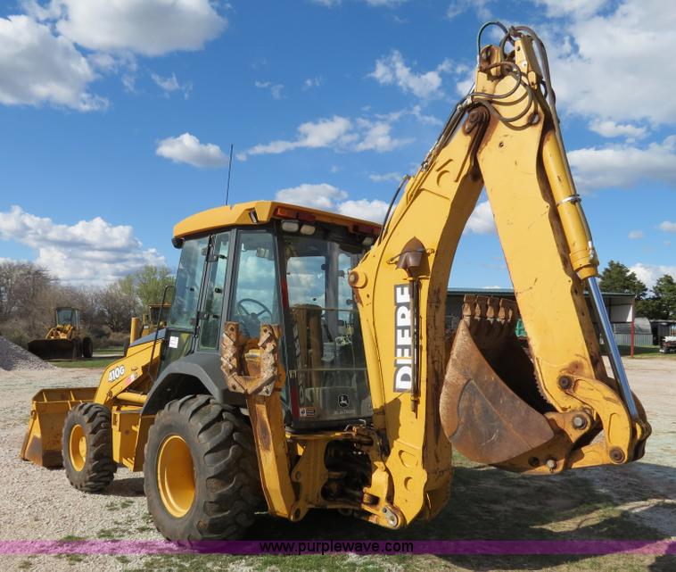 image for item B2270 2003 John Deere 410G backhoe