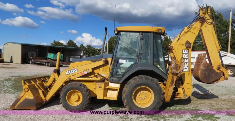 image for item B2270 2003 John Deere 410G backhoe