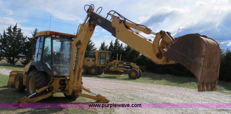 image for item B2270 2003 John Deere 410G backhoe