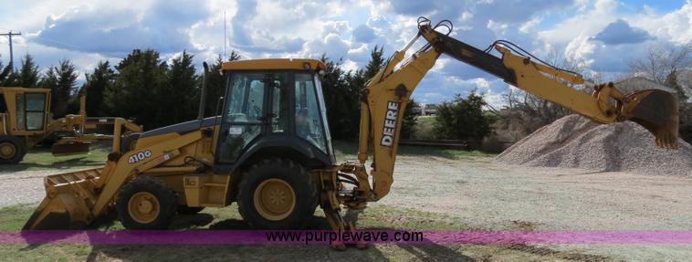 image for item B2270 2003 John Deere 410G backhoe