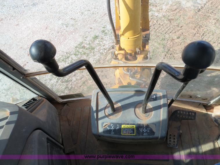 image for item B2270 2003 John Deere 410G backhoe