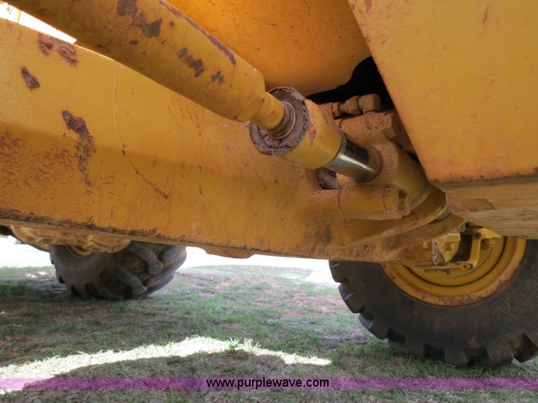 image for item B2270 2003 John Deere 410G backhoe