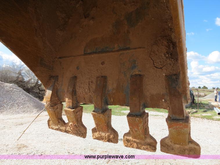 image for item B2270 2003 John Deere 410G backhoe