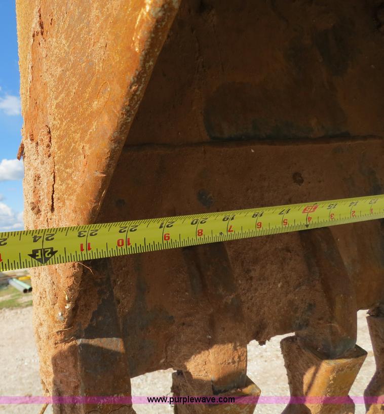 image for item B2270 2003 John Deere 410G backhoe