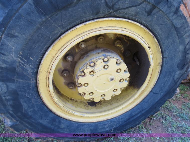 image for item B2272 1966 Fiat-Allis TL545 wheel loaders