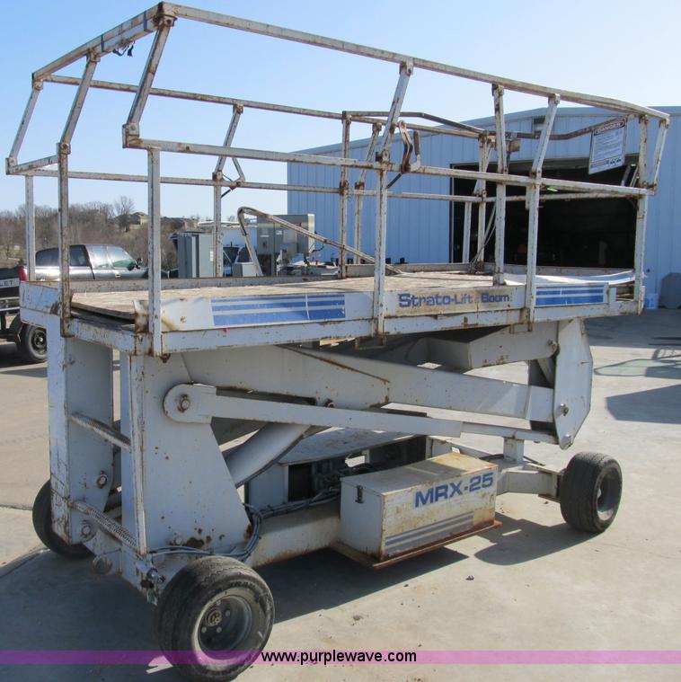 image for item B2637 Strato MRX25 scissor lift