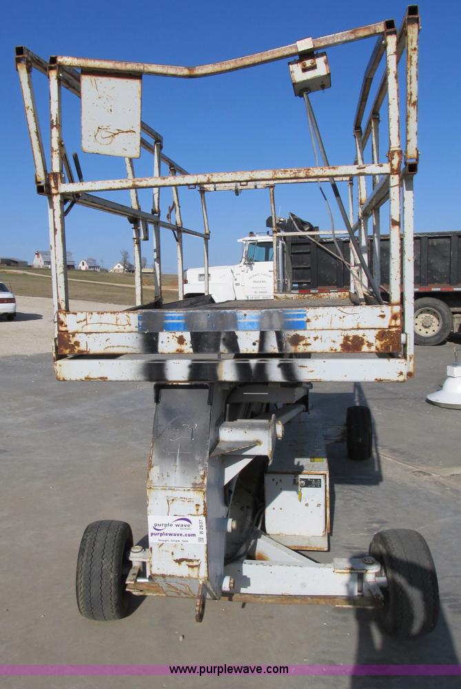 image for item B2637 Strato MRX25 scissor lift