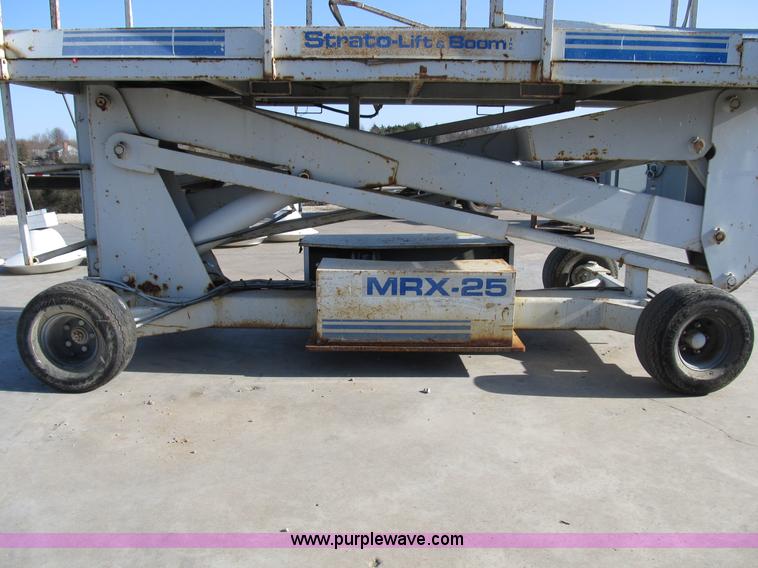 image for item B2637 Strato MRX25 scissor lift