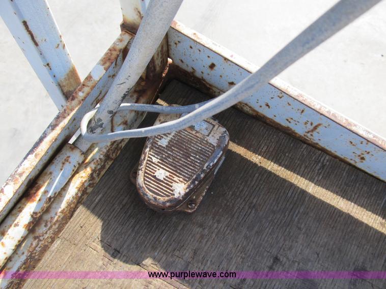 image for item B2637 Strato MRX25 scissor lift