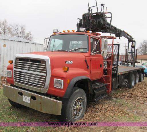 image for item B2640 1994 Ford LT8000 boom truck