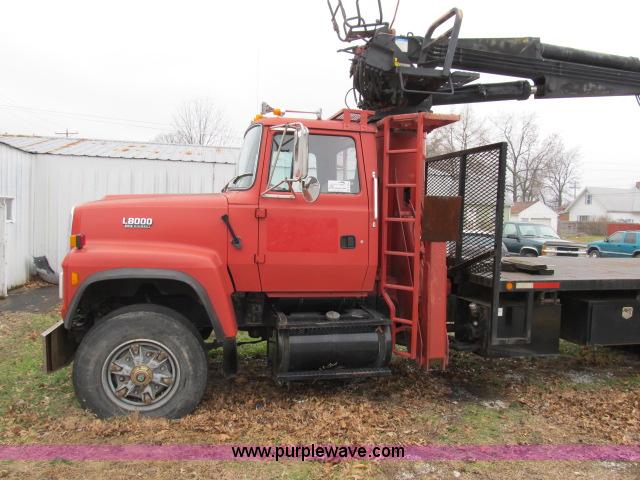 image for item B2640 1994 Ford LT8000 boom truck