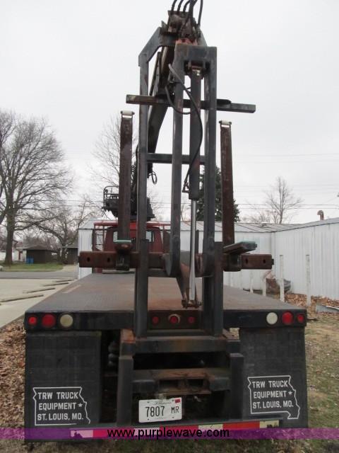 image for item B2640 1994 Ford LT8000 boom truck
