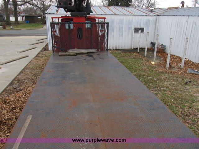 image for item B2640 1994 Ford LT8000 boom truck