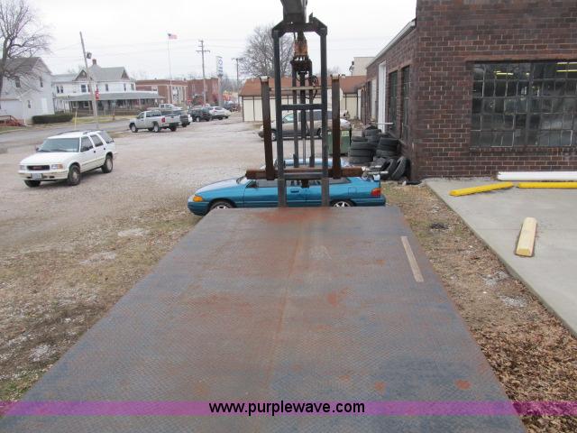 image for item B2640 1994 Ford LT8000 boom truck