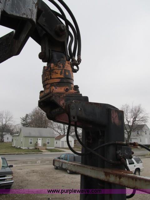 image for item B2640 1994 Ford LT8000 boom truck