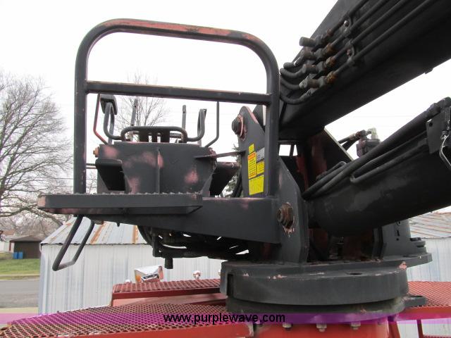 image for item B2640 1994 Ford LT8000 boom truck