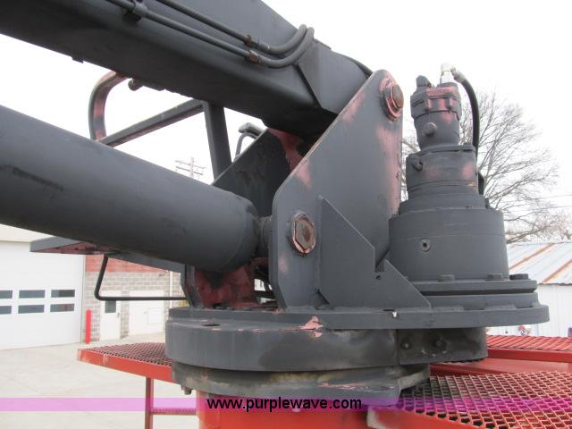 image for item B2640 1994 Ford LT8000 boom truck