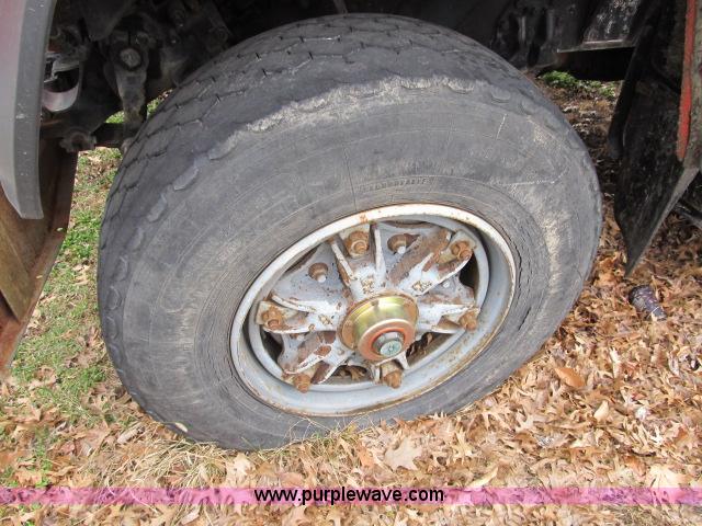 image for item B2640 1994 Ford LT8000 boom truck