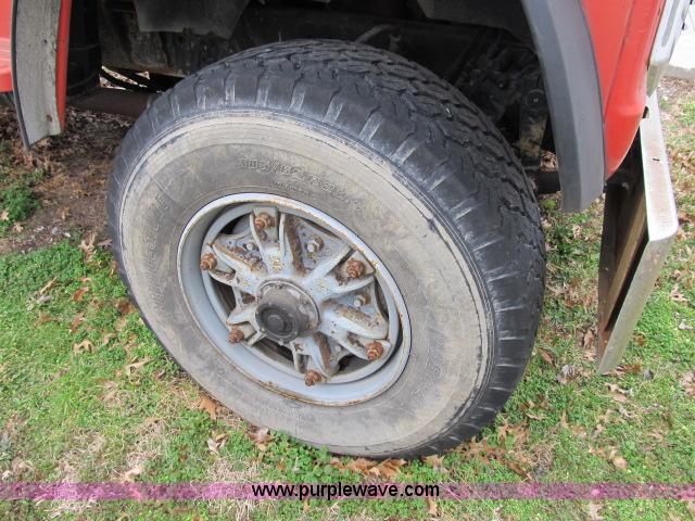 image for item B2640 1994 Ford LT8000 boom truck