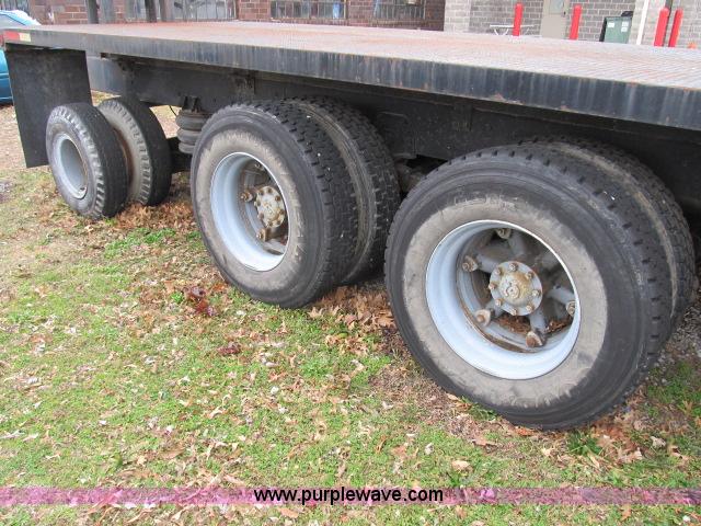 image for item B2640 1994 Ford LT8000 boom truck