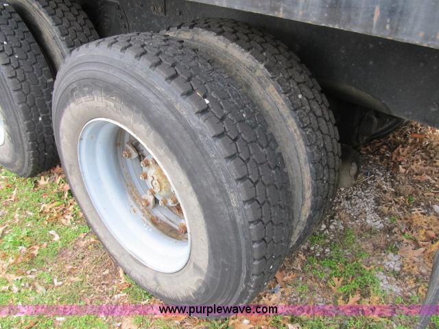 image for item B2640 1994 Ford LT8000 boom truck