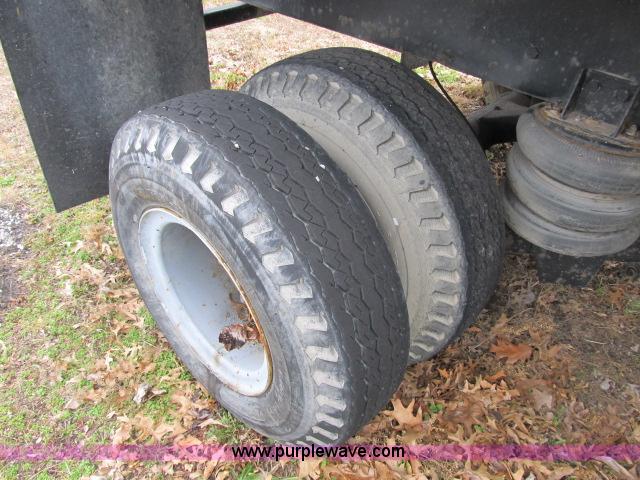 image for item B2640 1994 Ford LT8000 boom truck