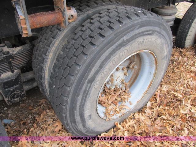 image for item B2640 1994 Ford LT8000 boom truck