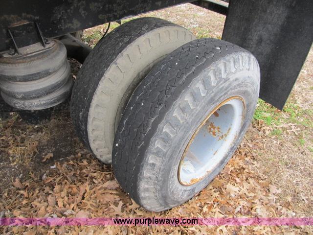 image for item B2640 1994 Ford LT8000 boom truck