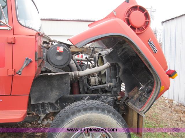 image for item B2640 1994 Ford LT8000 boom truck