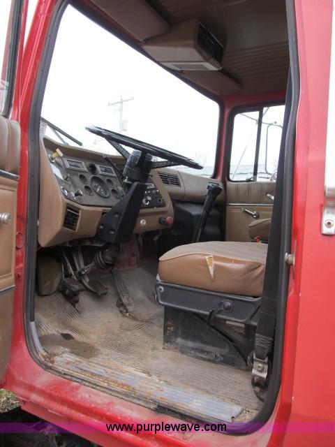 image for item B2640 1994 Ford LT8000 boom truck