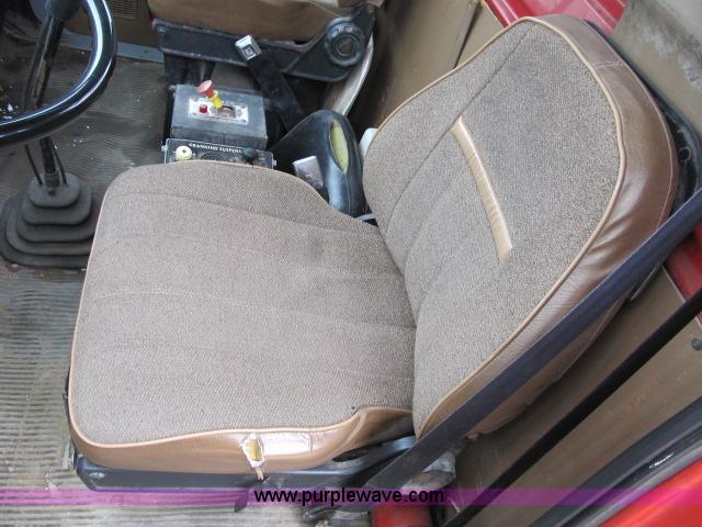 image for item B2640 1994 Ford LT8000 boom truck