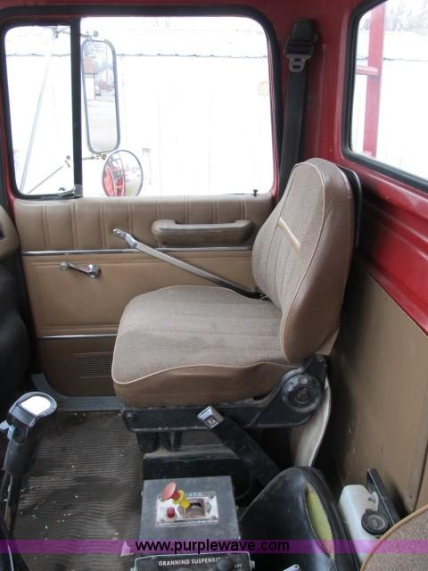 image for item B2640 1994 Ford LT8000 boom truck