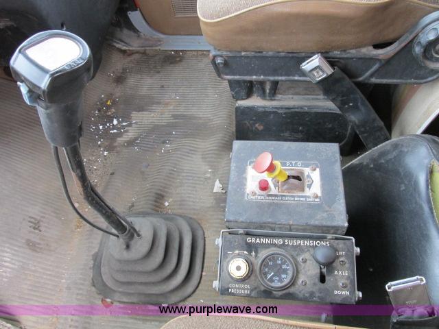 image for item B2640 1994 Ford LT8000 boom truck