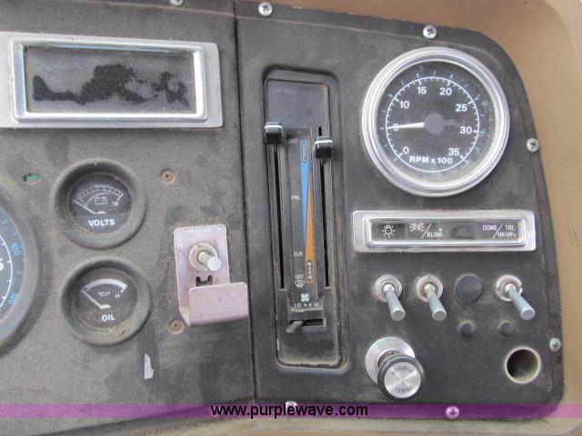 image for item B2640 1994 Ford LT8000 boom truck