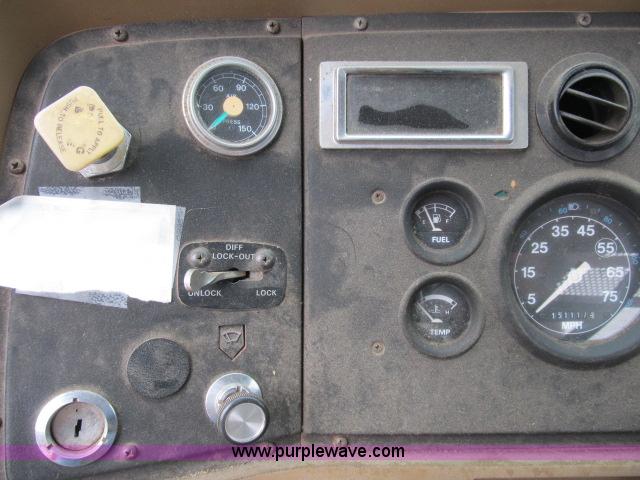 image for item B2640 1994 Ford LT8000 boom truck