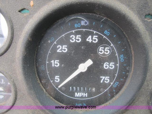 image for item B2640 1994 Ford LT8000 boom truck