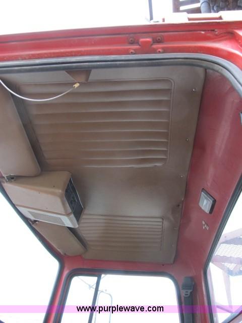 image for item B2640 1994 Ford LT8000 boom truck