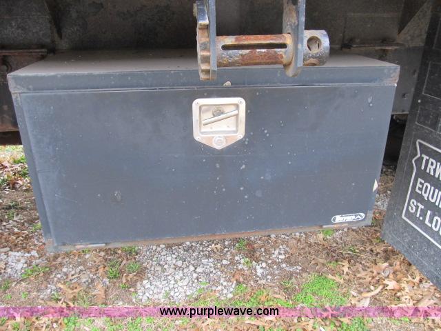 image for item B2640 1994 Ford LT8000 boom truck