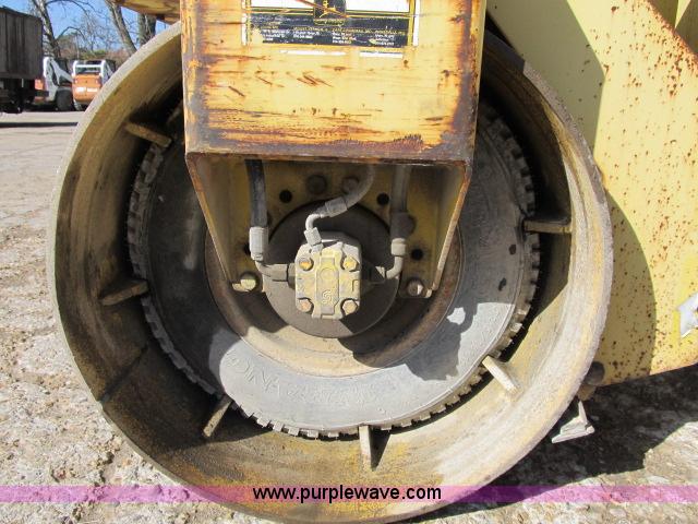 image for item B2657 Bomag 137 double drum vibratory roller
