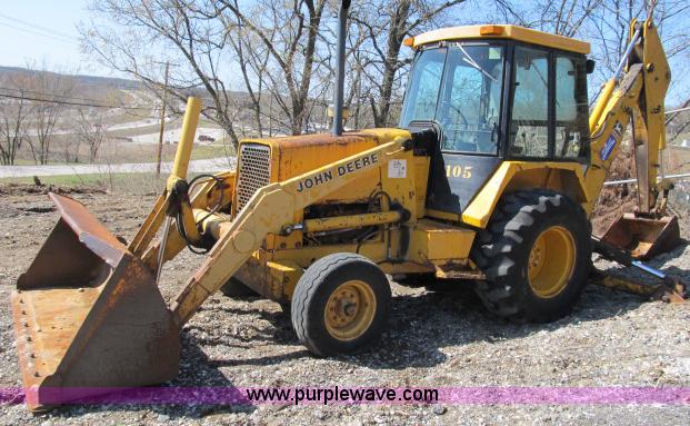 image for item B2658 1987 John Deere 410C backhoe