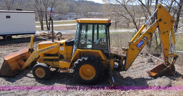image for item B2658 1987 John Deere 410C backhoe